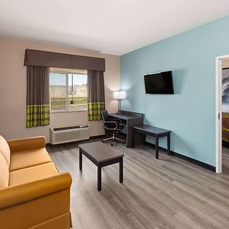 Super 8 By Wyndham Lubbock West Hotel Bagian luar foto