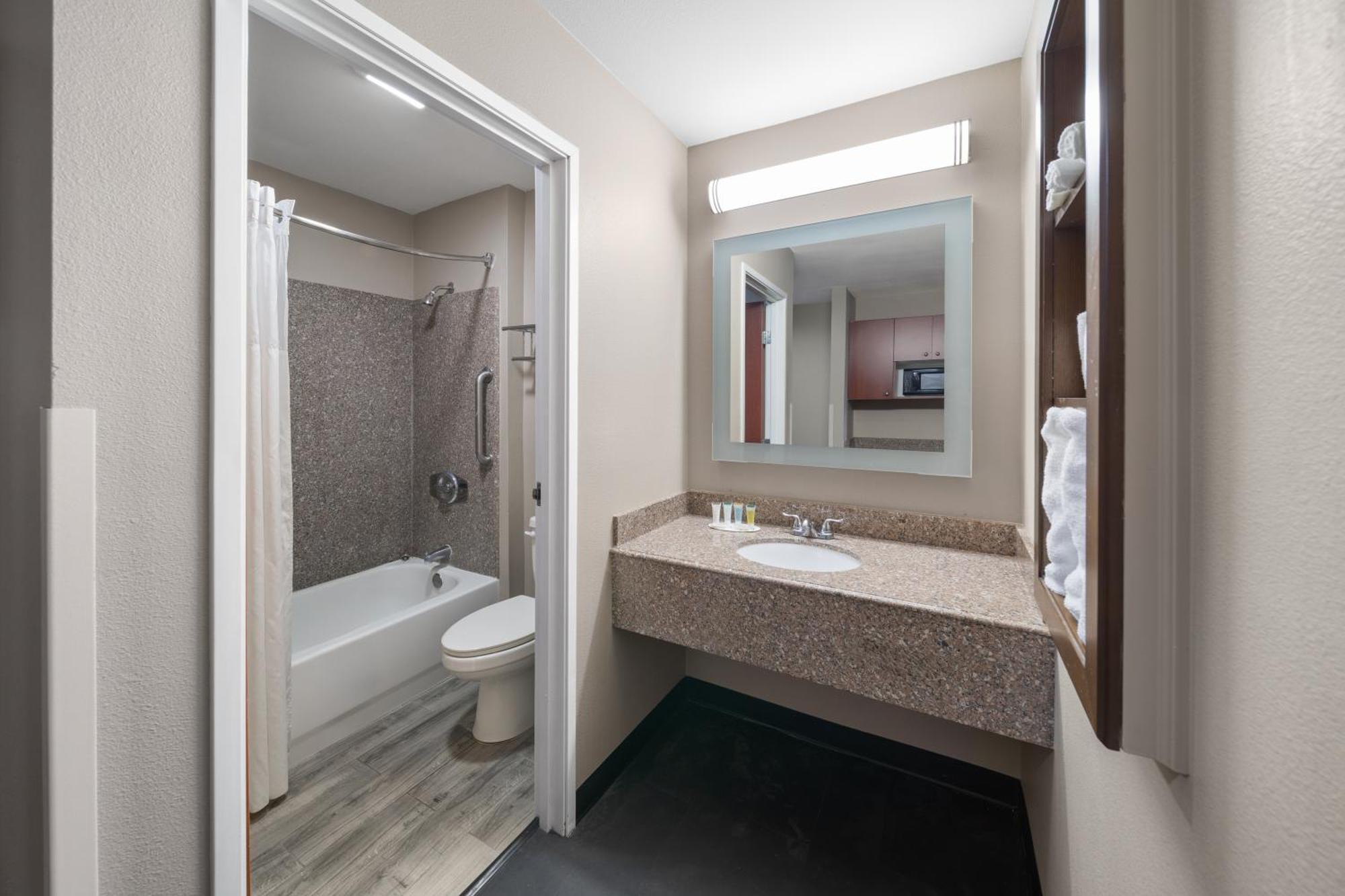 Super 8 By Wyndham Lubbock West Hotel Bagian luar foto
