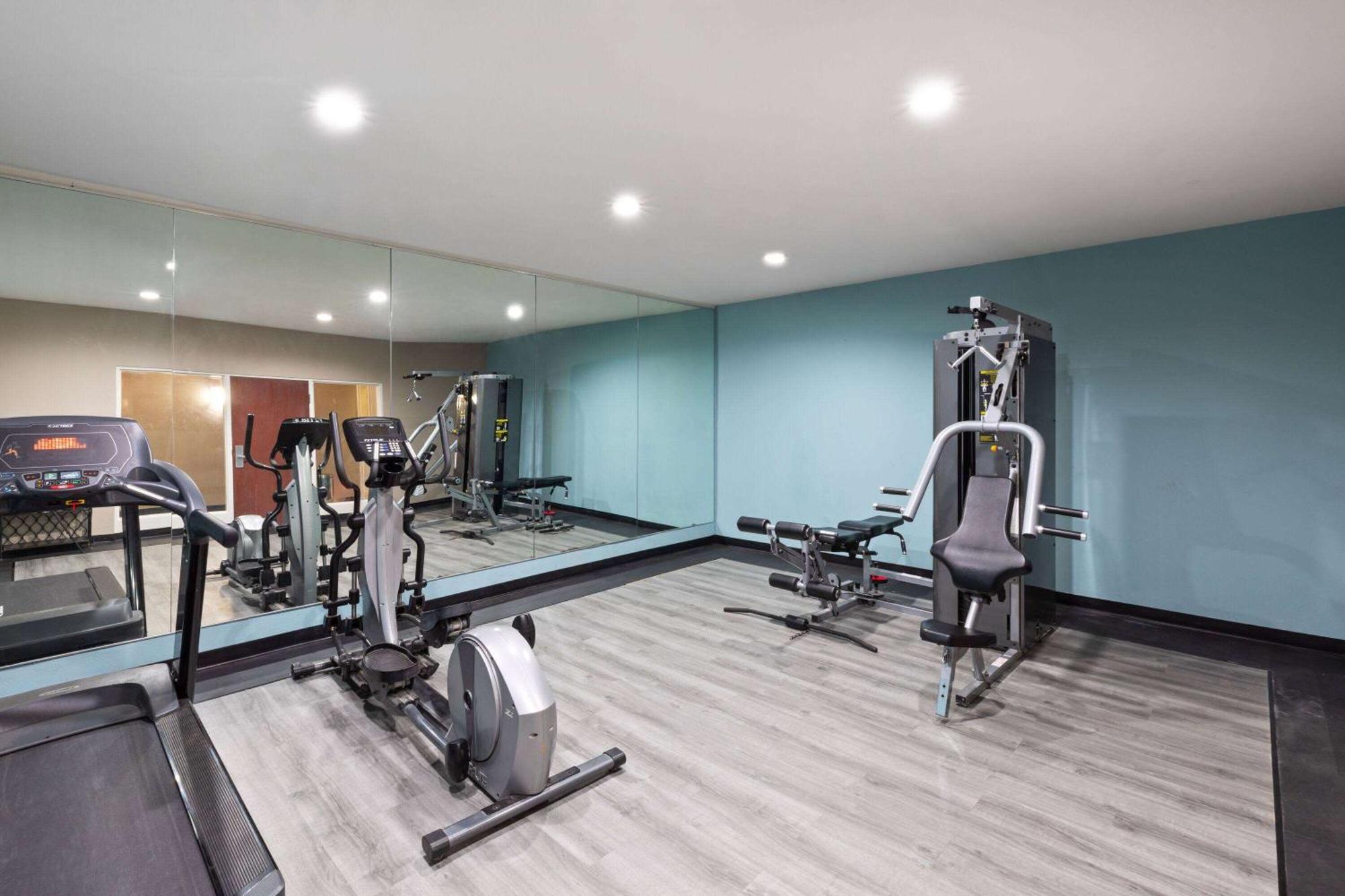 Super 8 By Wyndham Lubbock West Hotel Bagian luar foto