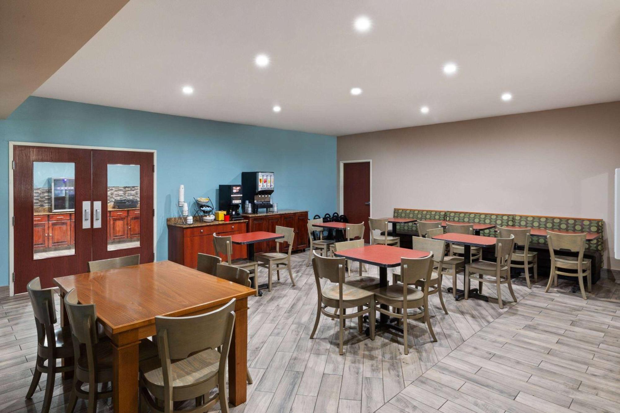Super 8 By Wyndham Lubbock West Hotel Bagian luar foto