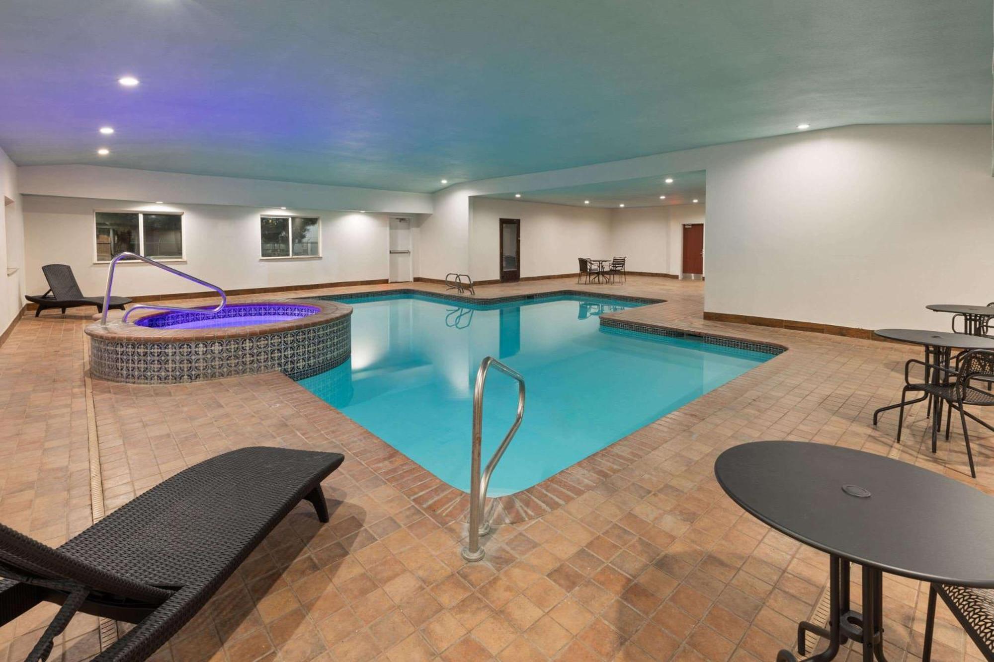Super 8 By Wyndham Lubbock West Hotel Bagian luar foto